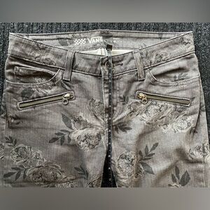 VANS Brand 3/4 length floral pant size 5(26) NWOT